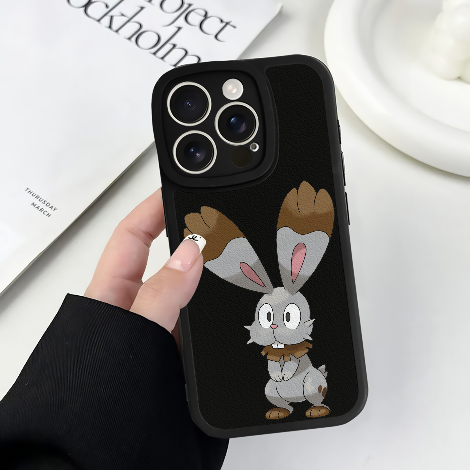 （画像用） ポケットモンスター Pokémon 【iPhone 16シリーズ対応】シリコンスマホケース（レザー調） 材質：シリコン